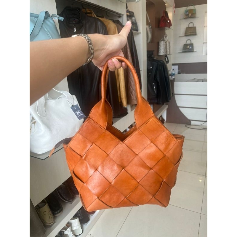 Tas anyam kulit sapi