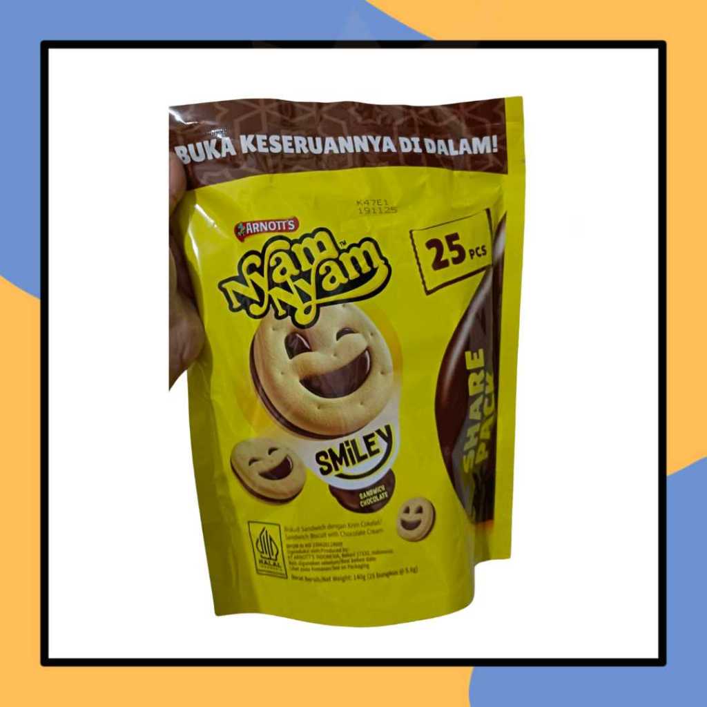 

Nyam Nyam Smiley 140g Pouch Biskuit Sandwich Dengan Krim Cokelat Biskuit With Chocolate Cream Isi 25pcs Nyamnyam Share Pack