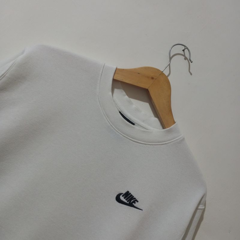link co crewneck nike logo kecil putih