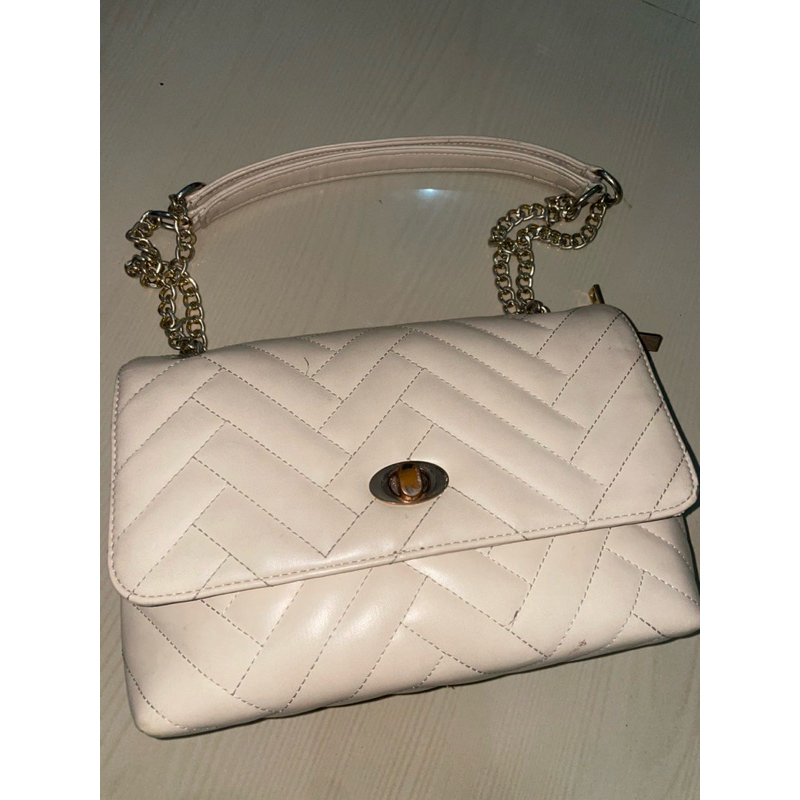 Tas Tangan Kulit Putih dengan Rantai Emas