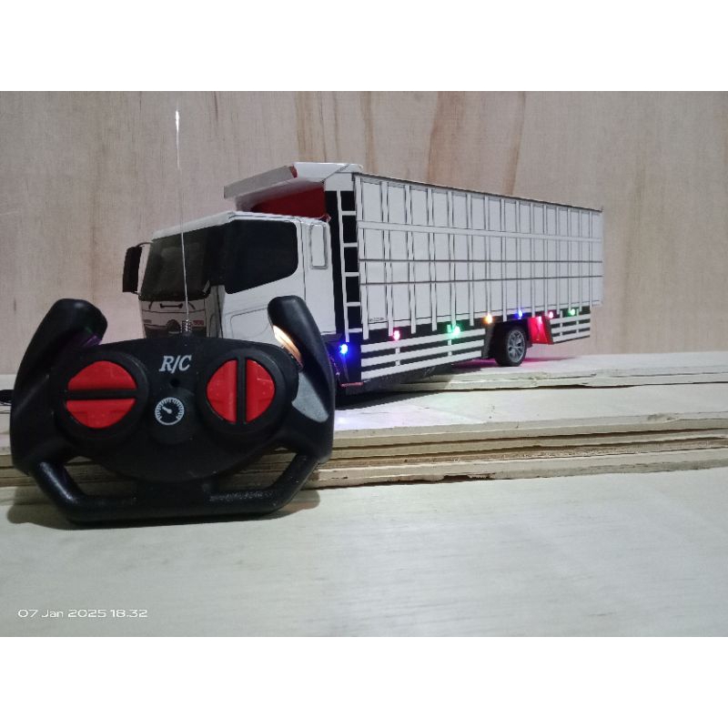 miniatur truk tronton hino 500 remote control full fariasi berlampu