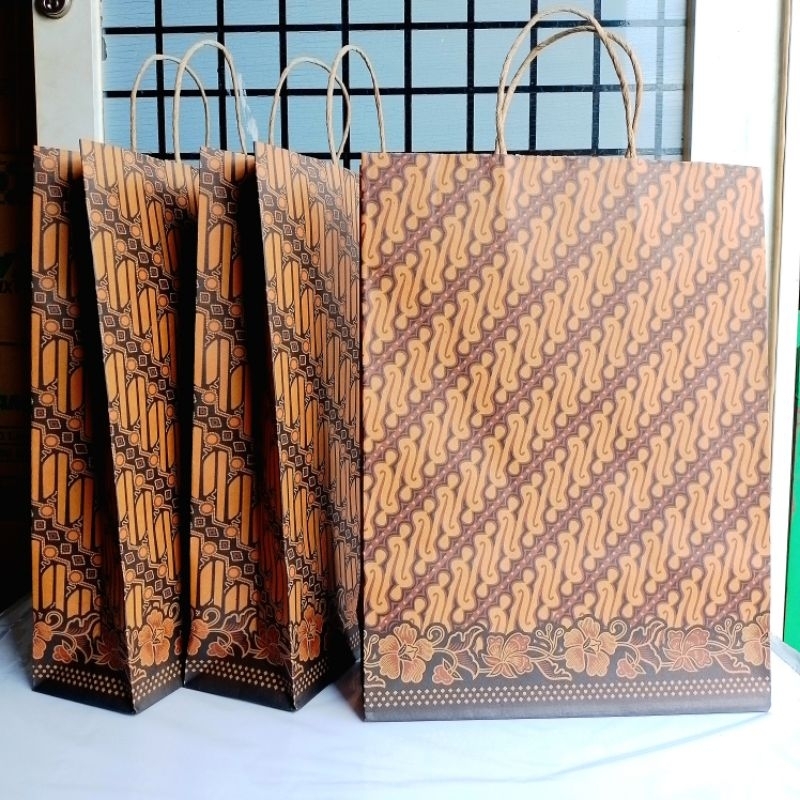 

Paper Bag KIKY Kraft Batik XL ( Pak ) [ Original ]