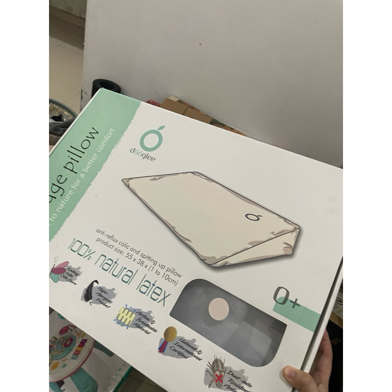 PRELOVED Doogle Wedge Pillow (Pink)