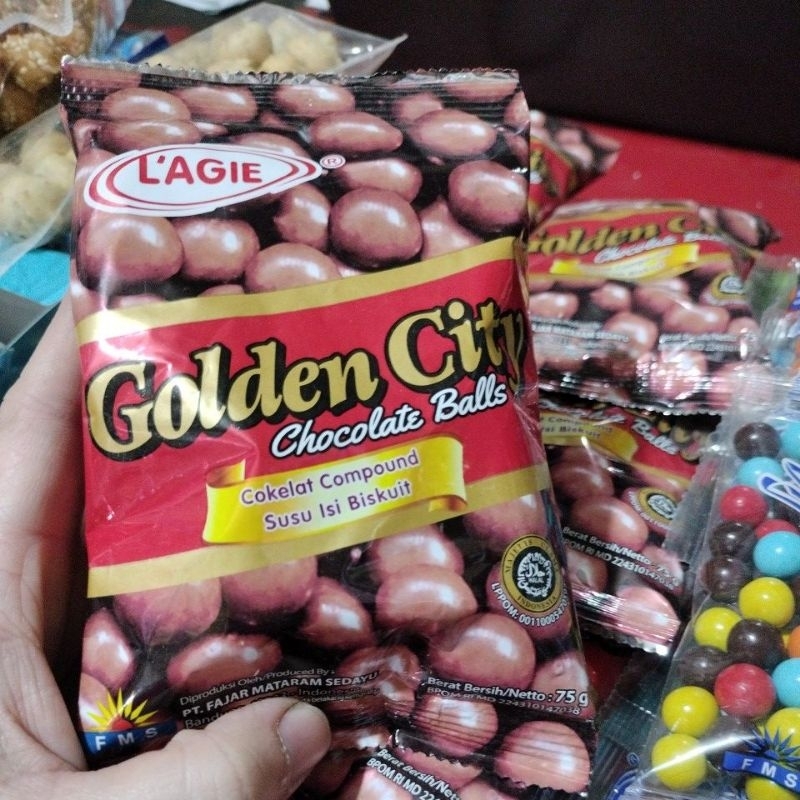 

Lagie Golden city chocolate balls 75g| cokelat compound susu isi biskuit