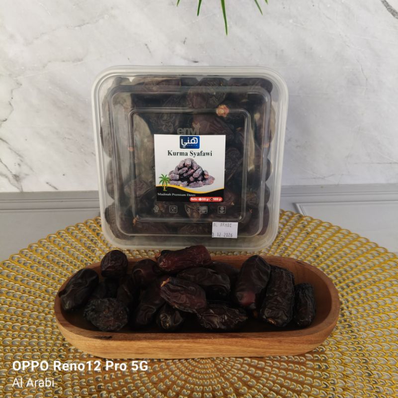 

kurma Safawi permium 1kg .