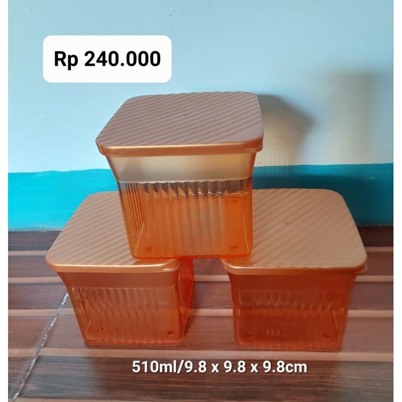 Small family mate gold/toples tupperware