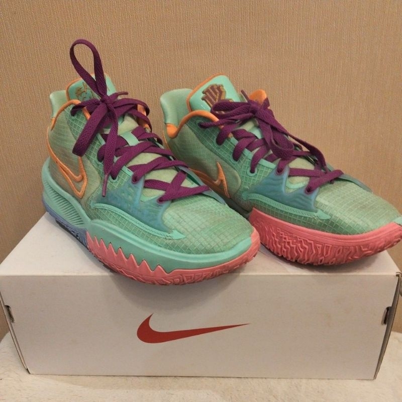 Nike x Kyrie Low 4 EP sneakers size 8.5 us