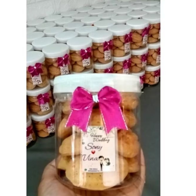 

Souvenir pernikahan , bolu kering susu toples 500ml isi 12