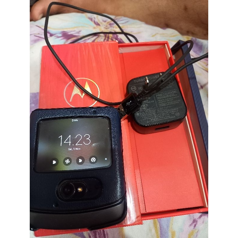 Handphone Motorola razr 2020 5G