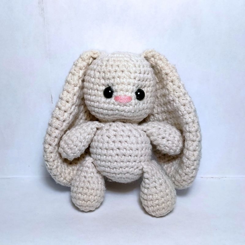 BONEKA RAJUT "KELINCI TELINGA PANJANG"