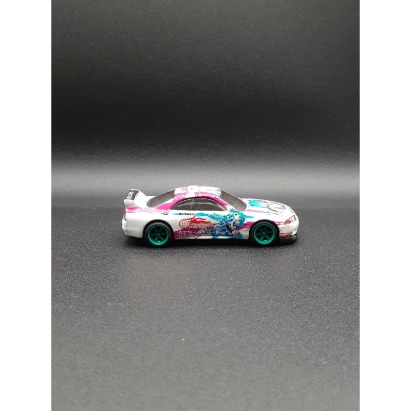 hotwheels Nissan R33 custom itasha miku