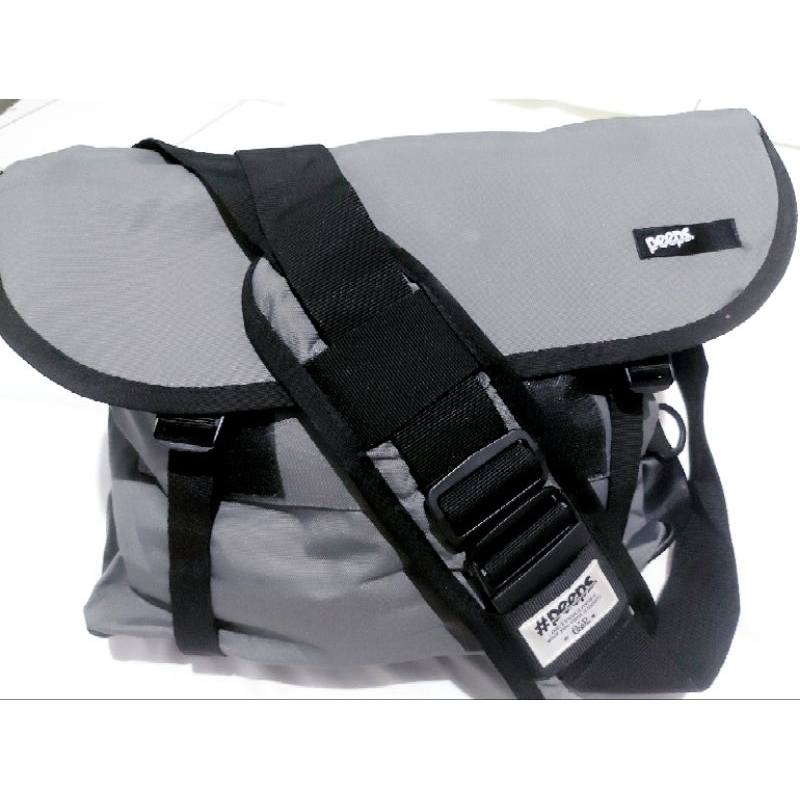 Preloved Peeps Essential Messenger Bag/CB - Ukuran Medium