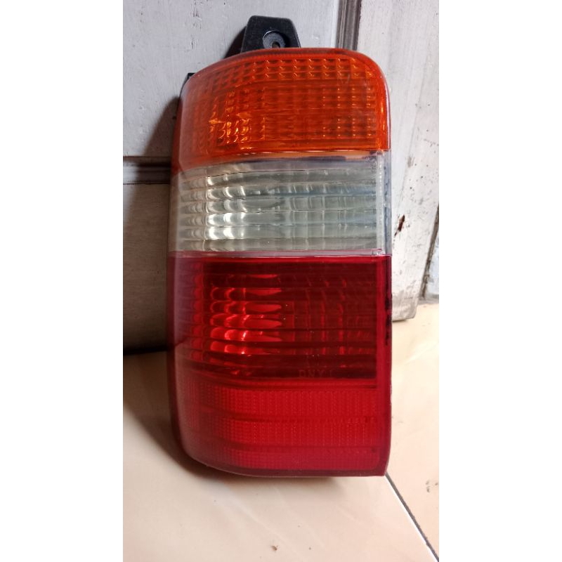 stoplamp lampu belakang kijang kapsul 2003 sekond