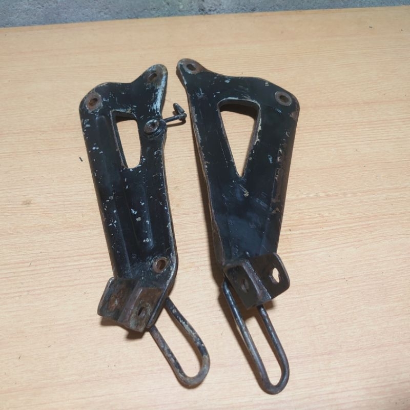 postep footstep dudukan bracket pijakan kaki belakang Astrea grand legenda impresa original ori