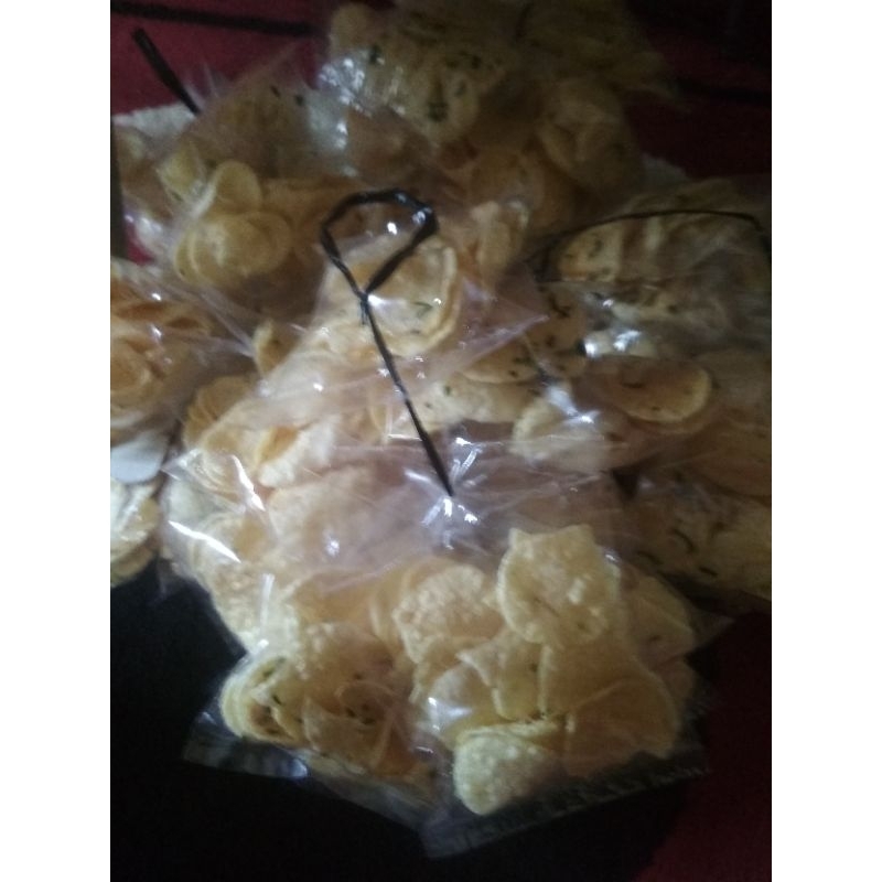 

opak singkong/kerupuk ubi koin daun jeruk