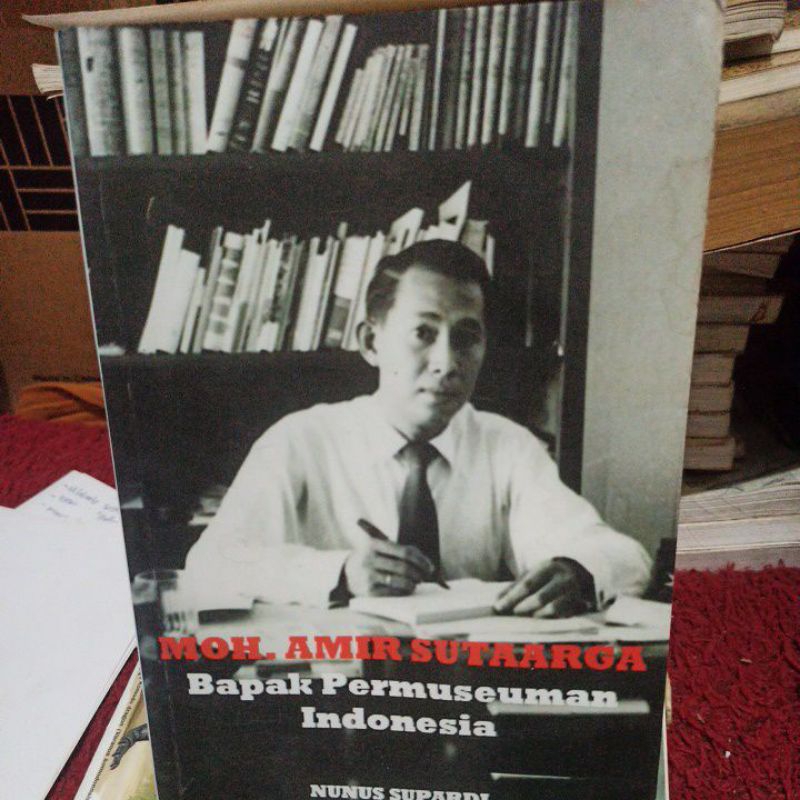 buku biografi Moh Amir Sutaarga bapak permuseuman Indonesia