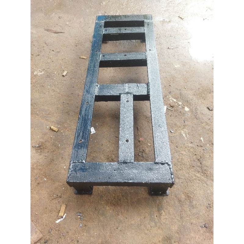 Dudukan mesin cuci mobil dan motor.