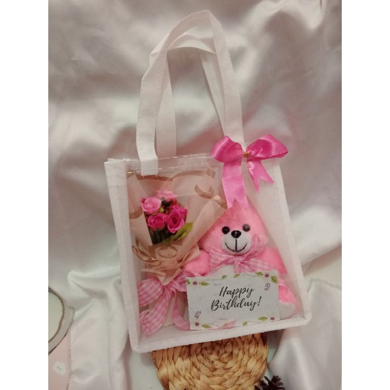 bucket bunga , buket boneka , bucket wisuda , kado ulang tahun cewek , pernikahan buket tas mika