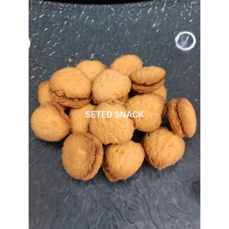 

NASTAR NANAS BENTUK HATI / COOKIES NANAS BENTUK LOVE 500GRAM