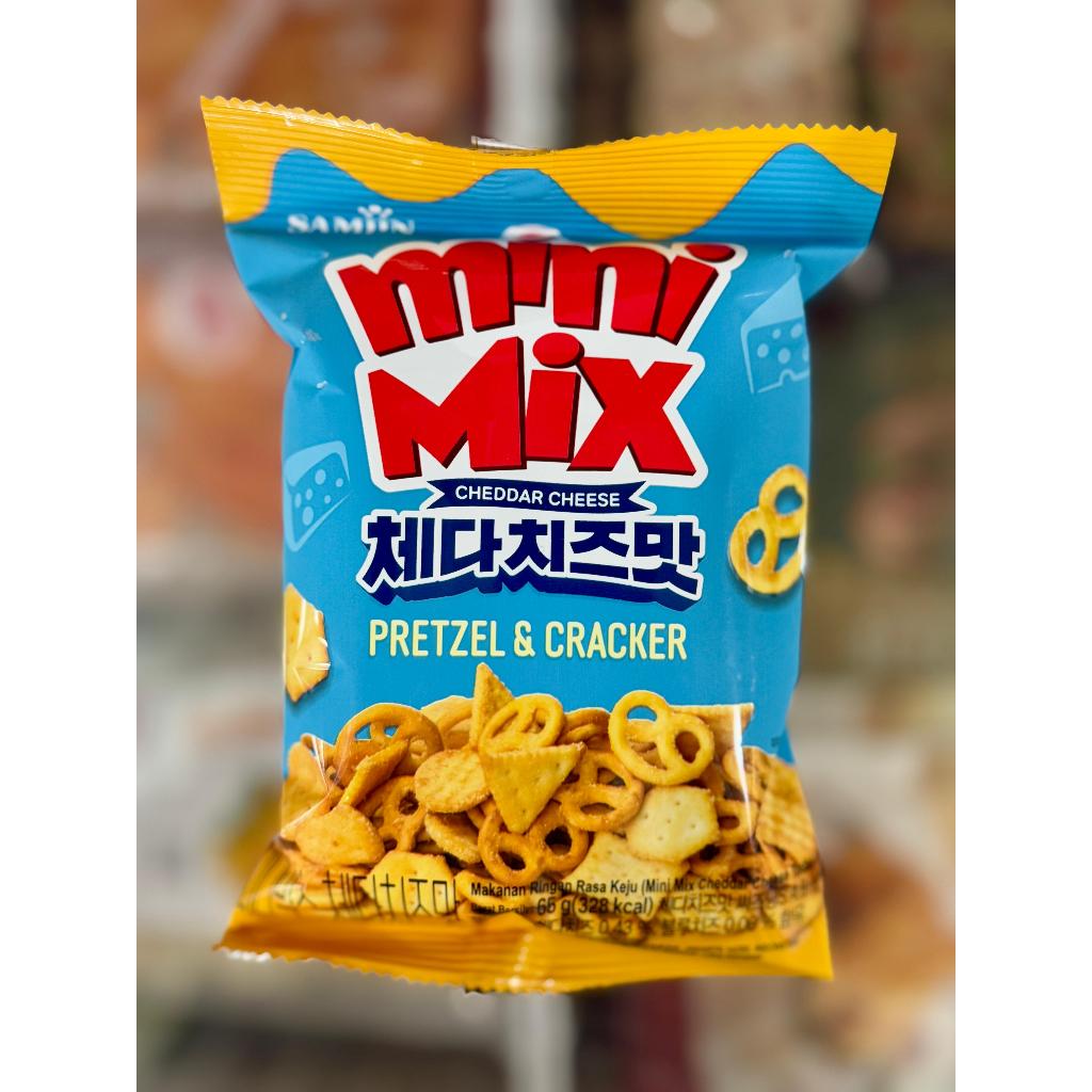 

Samjin Pretzel Cheddar Cheese Mini Mix 65gr - Snack Korea - Snack Pretzel dan Crackerrs