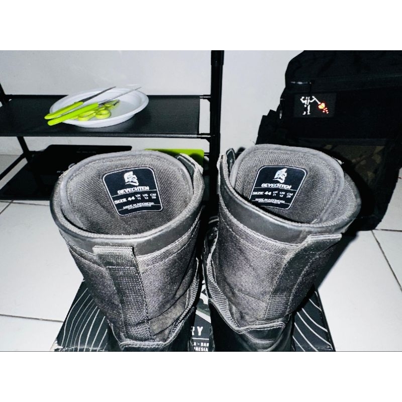 SEPATU PDL GEVECHTEN SECOND