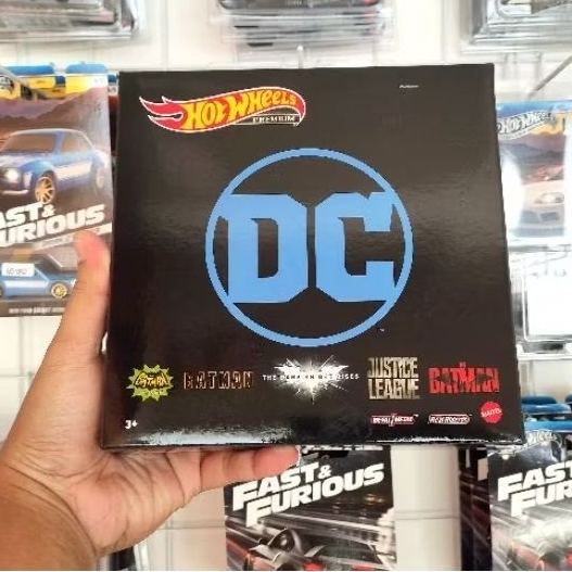 HOT WHEELS PREMIUM BOX ISI 5 DC BATMAN BATMOBILE