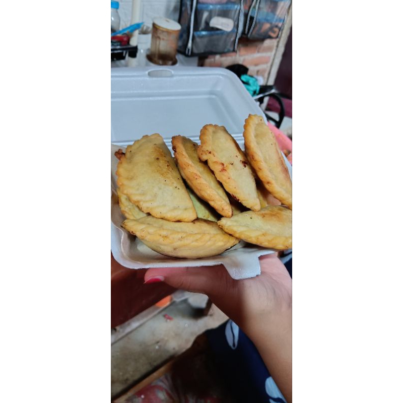 

Cireng isi ayam suwir/cireng frozen/ makanan viral/ayam suwir/ bakso pedas/ isi 5pcs
