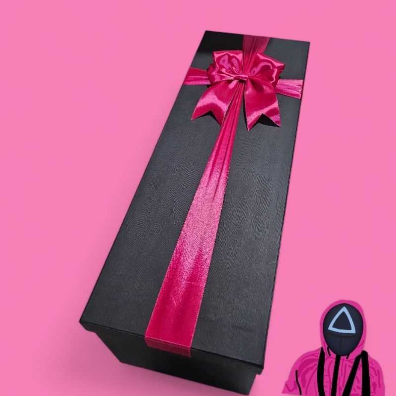 

Hardbox Kotak Kado Hadiah Exclusive Hampers Box Hitam Pita Pink Fusia Squid Game