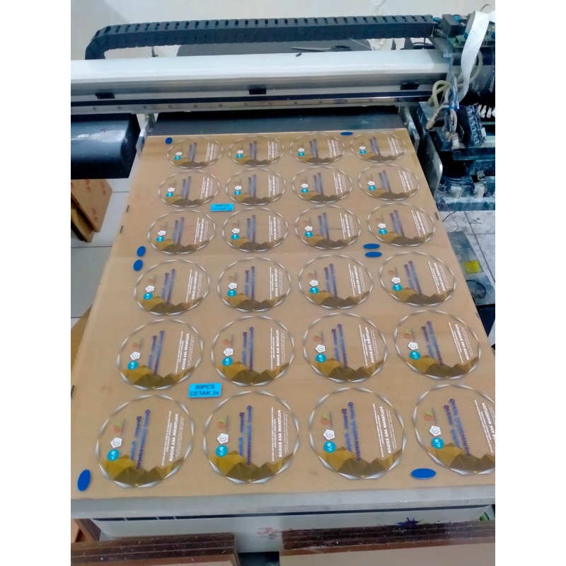 

Cetak UV print di Bahan Akrilik Marga Cipta Custom