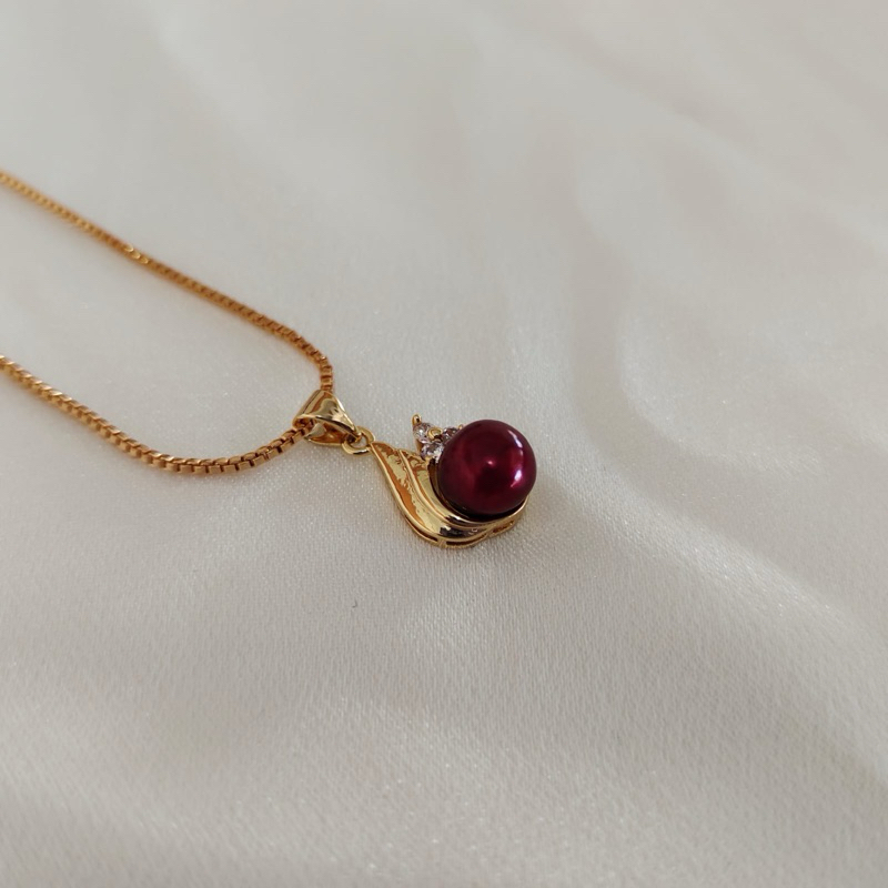 kalung mutiara merah delima