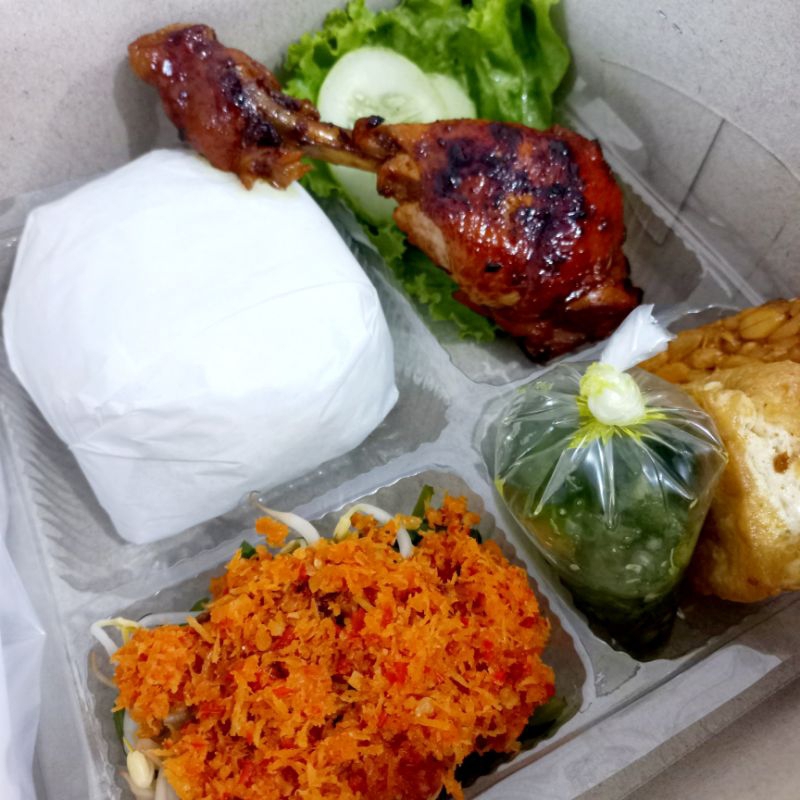 

Nasi Kotak /Nasi Box Menu Ayam Bakar Untuk Acara Syukuran 10 pcs /Happyyessfood
