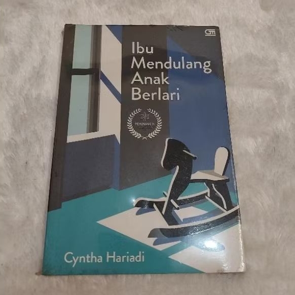 [PRELOVED ORI] Ibu Mendulang Anak Berlari Buku Kumpulan Puisi - Cyntha Hariadi