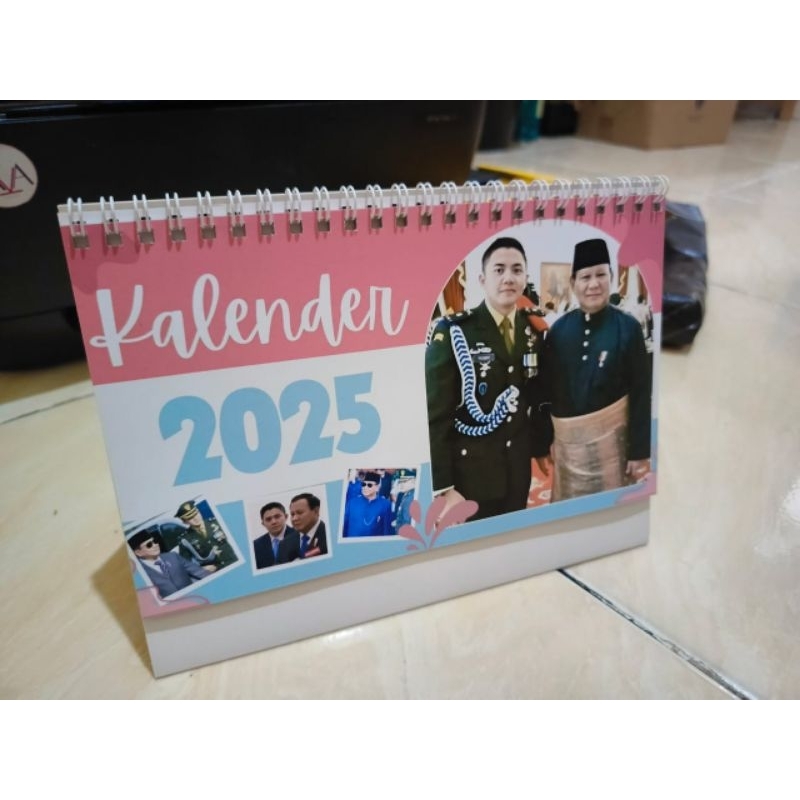 

KALENDER 2025/Kalender Meja / Kalender duduk bulanan (custom)
