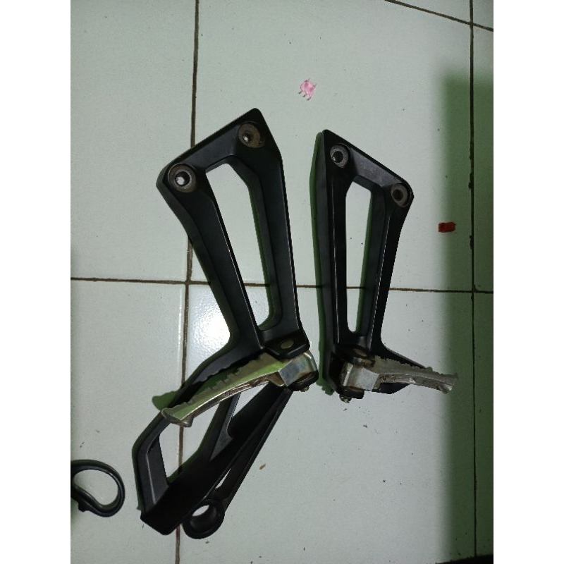 Dudukan Footstep Belakang mx king