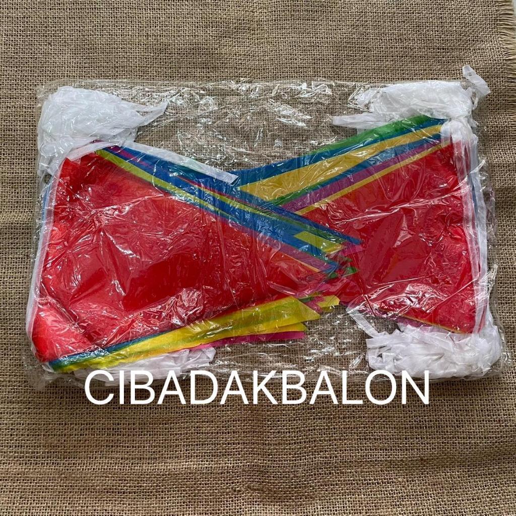 Bendera Kain Warna Warni / Bendera Kain Segitiga