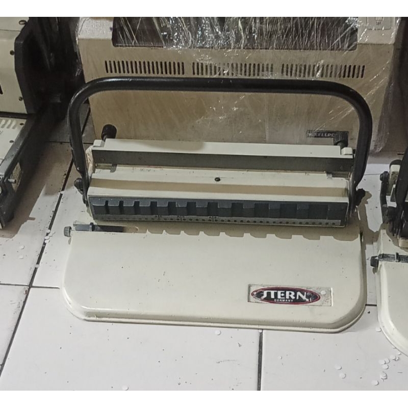 mesin jilid spiral kawat lubang bulat kecil STERN