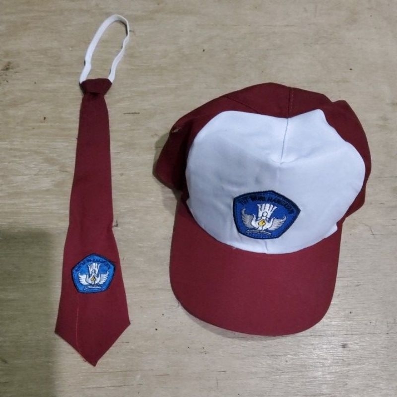 TOPI DAN DASI SD