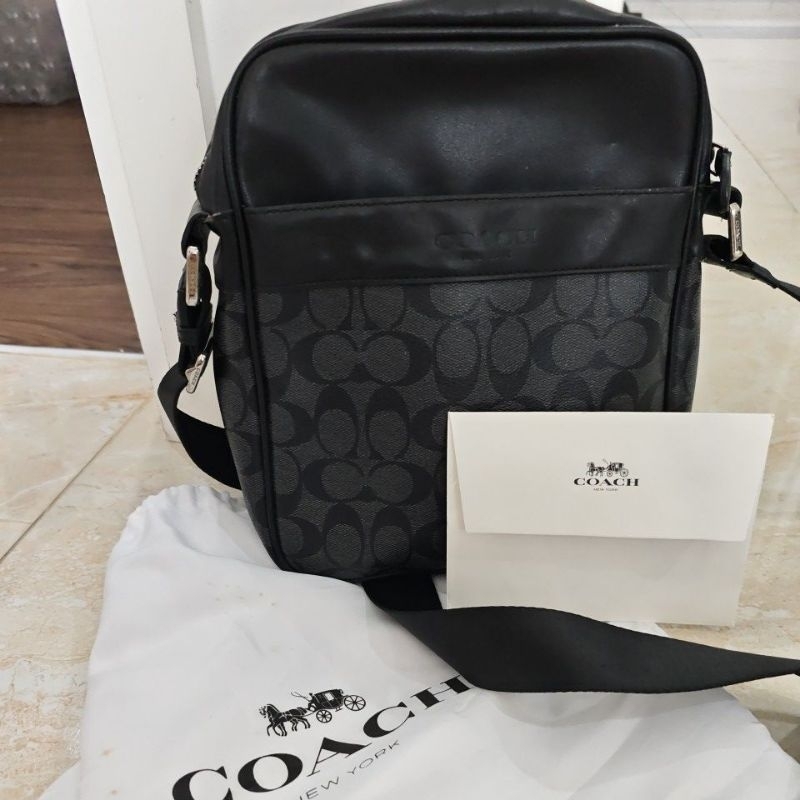 (Preloved) Tas Slempang Pria Kulit merk Coach Sling Bag