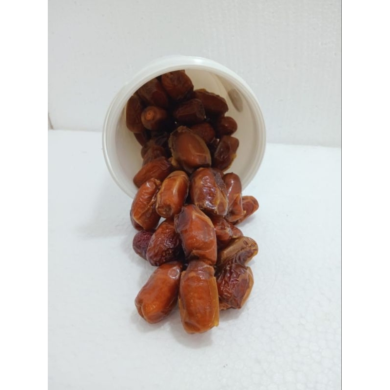 

Kurma Al-Qassim kemasan ember premium/kurma Al-Qassim ember