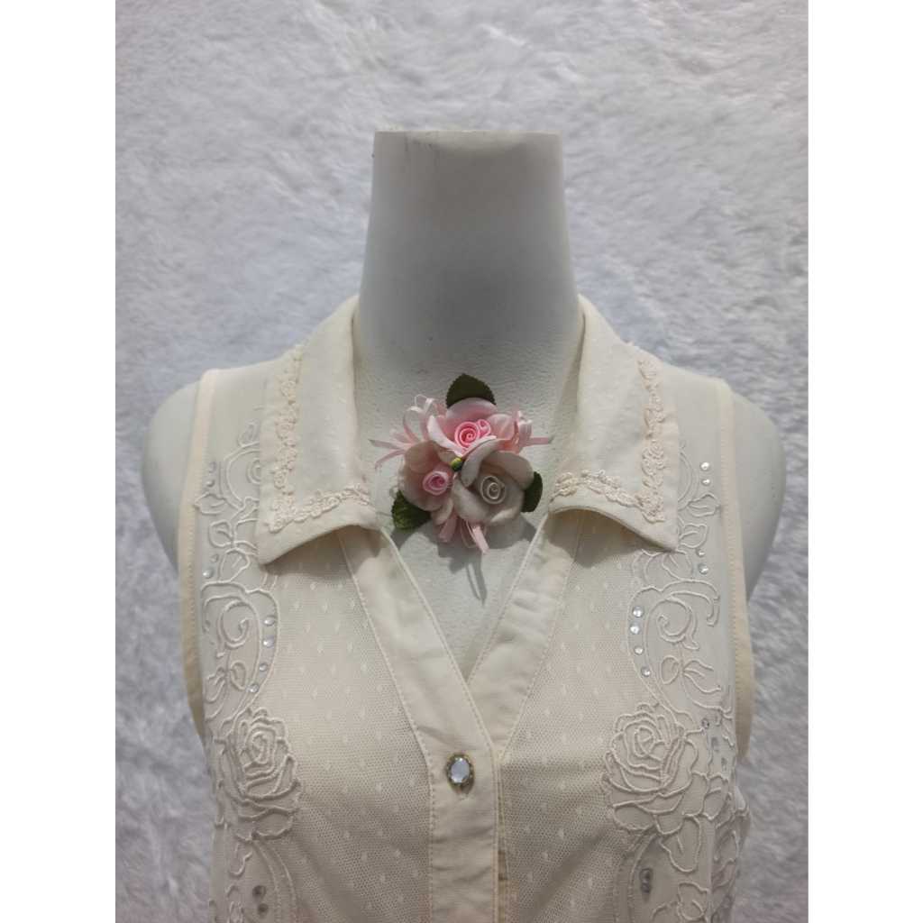 Blouse Kemeja Brukat Putih Bordir Axes F*mme Preloved