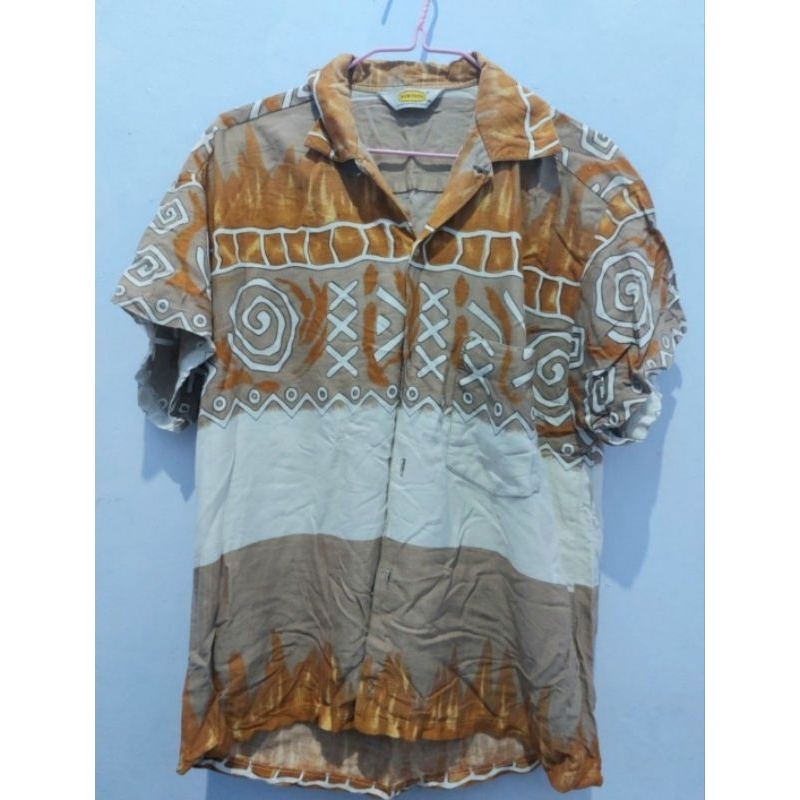 kemeja vintage motif