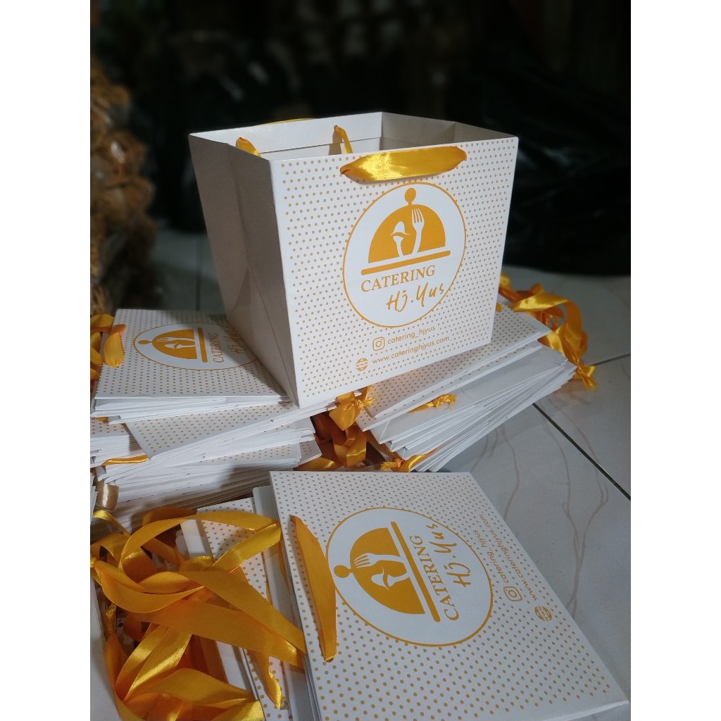 

paperbag kotak nasi ivory uk P22 L22 T20,paperbag custom,paperbag murah,paperbag tumpeng mini