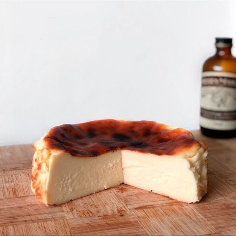 

Basque Burnt Cheesecake Original PREMIUM 14cm