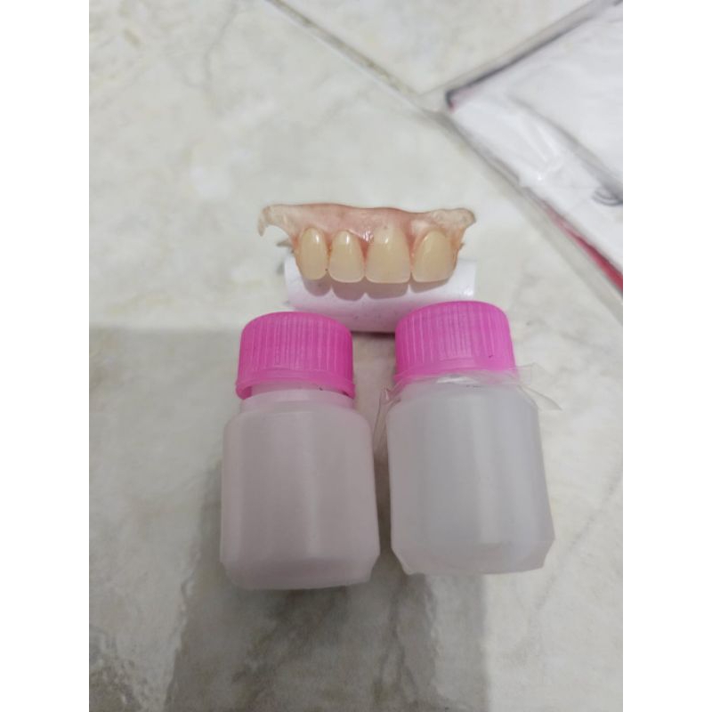 Lem gusi gigi palsu England