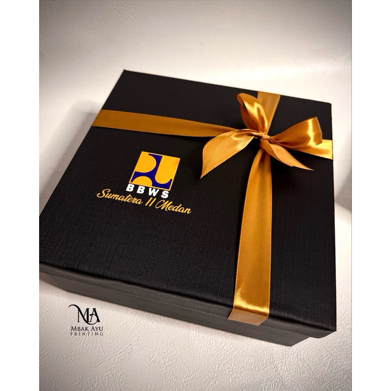 

Hardbox Custom Box Parcel Box hampers