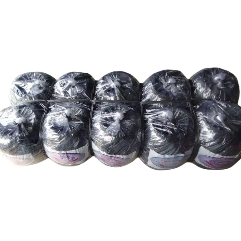 

tali rafia hitam cap bola dunia.1 pcs.. serbaguna tebal tahan lama..