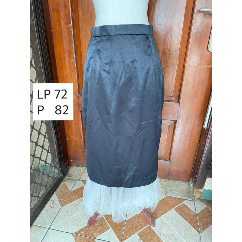 Black Tutu Skirt Pencil Skirt Rok Span Wanita Midi Skirt Bahan Licin Satin - preloved