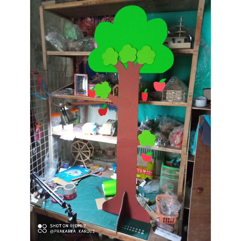 

properti pohon apel tinggi 1,5M prakarya kardus / kerajinan kardus