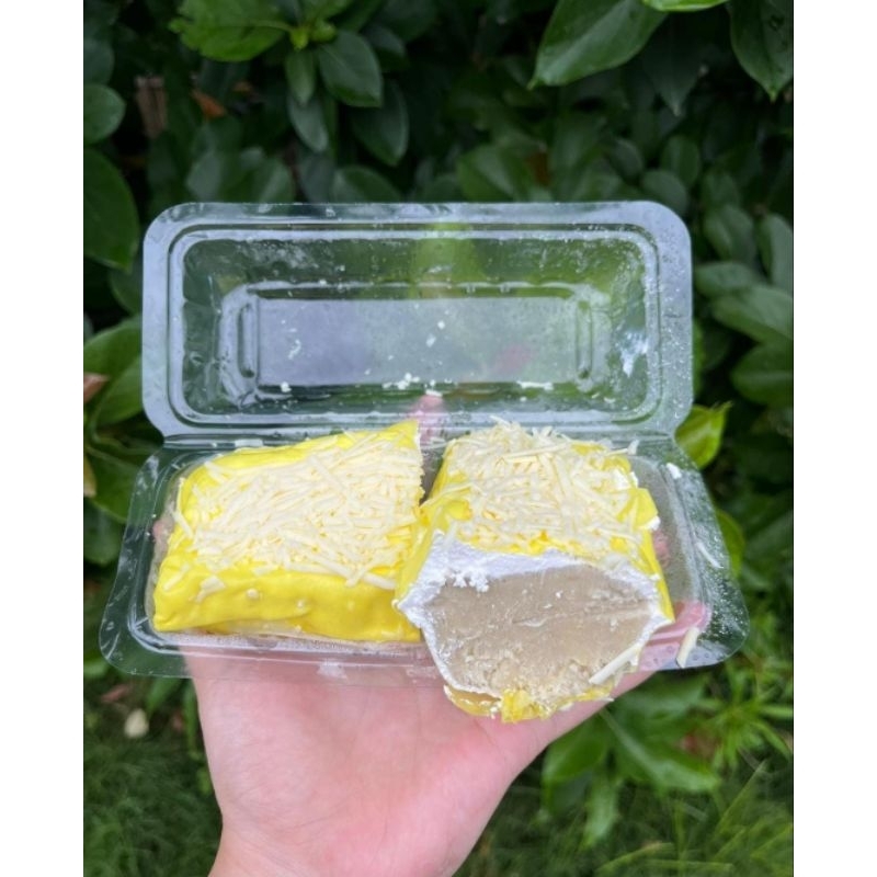 

PANCAKE DURIAN ROLL