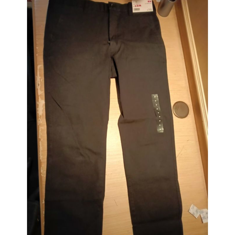 Celana Chinos Uniqlo Skinny Fit Stretch Black Original 100% Kondisi Baru Mall